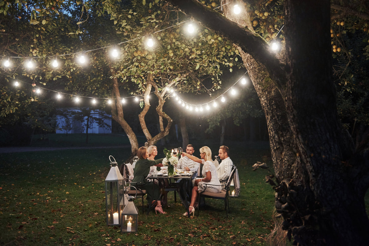 Zo creëer je sfeer in de tuin met verlichting